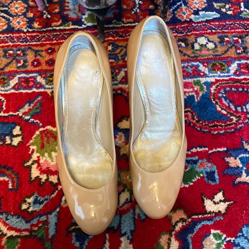 Stuart Weitzman, patent leather 7.5 well loved.